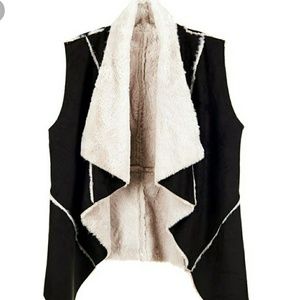 Coco & Carmen Faux Sherpa Black Winter Vest